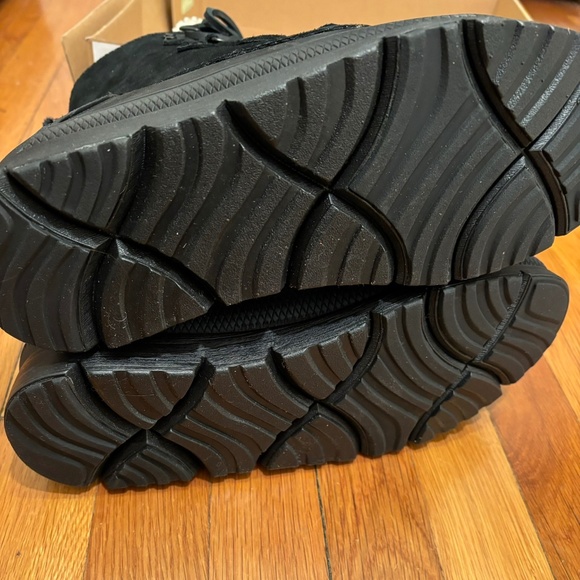 NWT Manitobah Waterproof Lined Boot main image 7